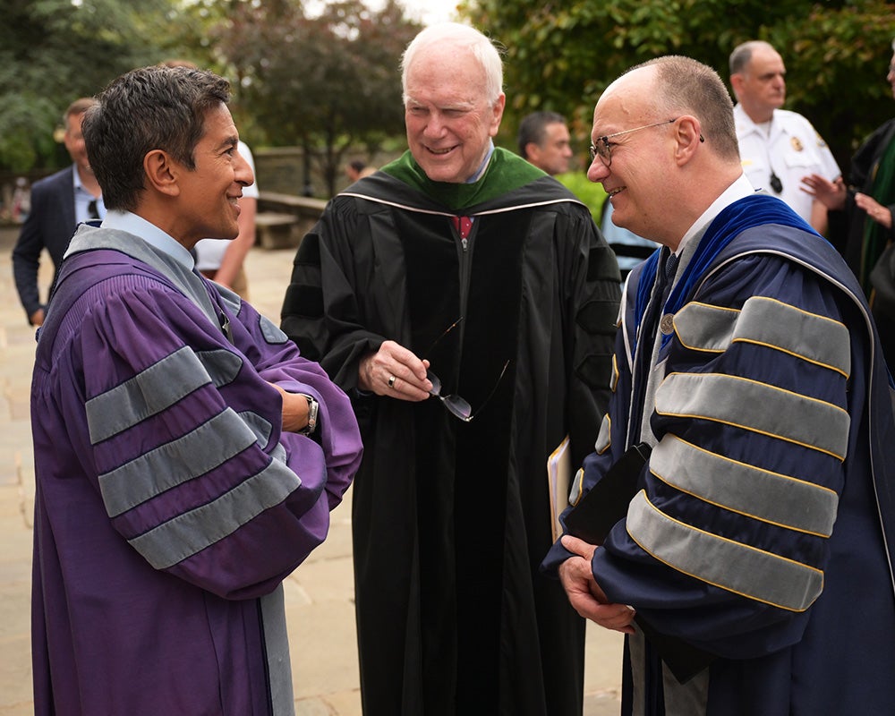 Dr. Gupta speaks with Dr. Healton and President DeGioia