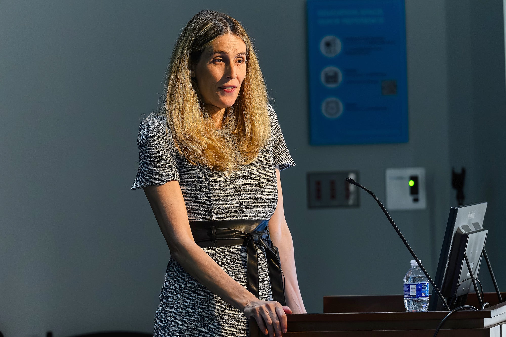 Alejandra Hurtado de Mendoza speaks from a podium