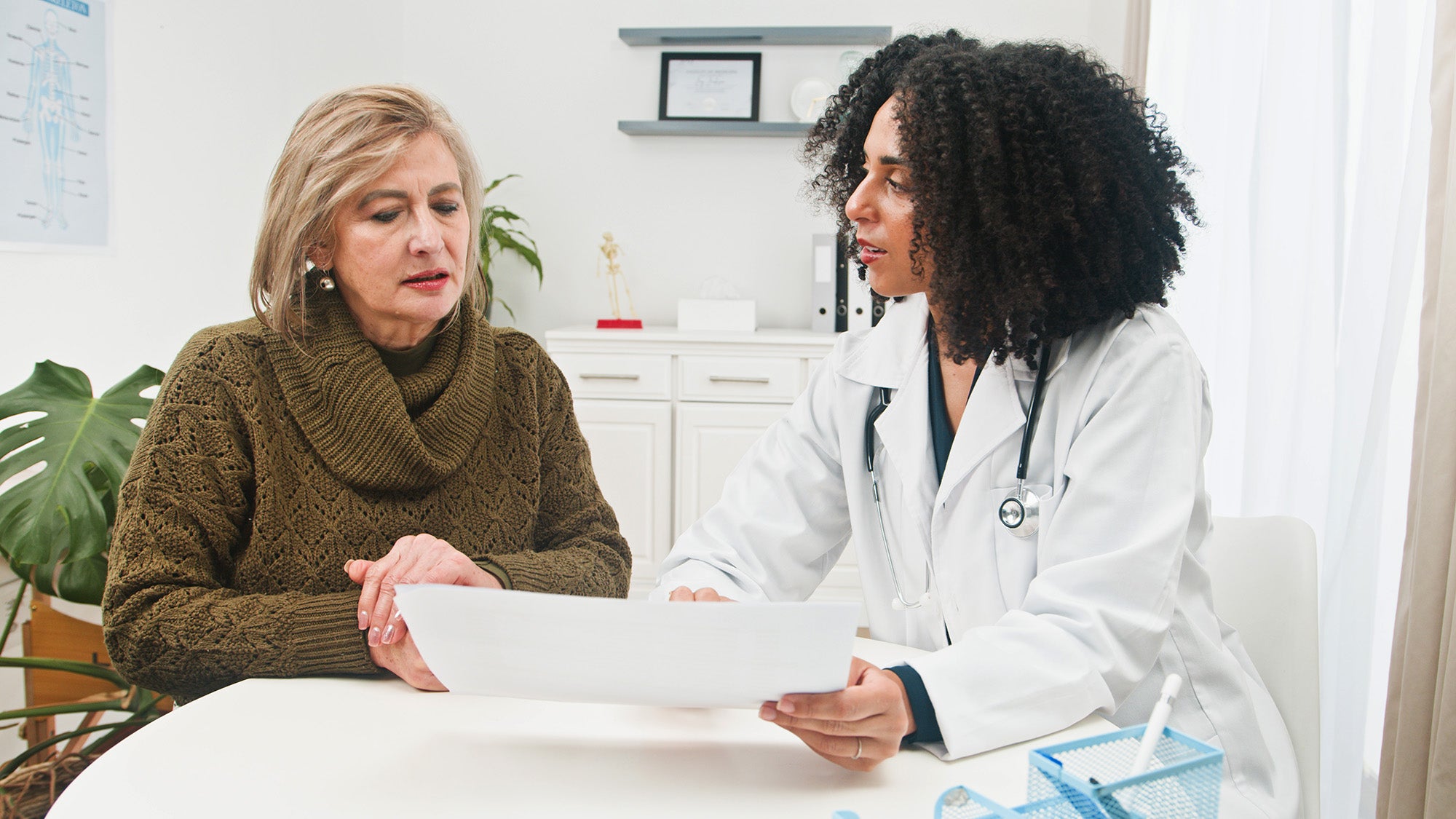 A doctor counsels a female patient